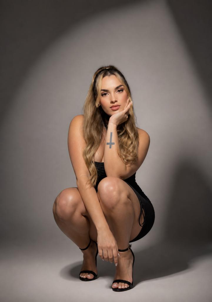 632298867: Chica busca chico en Ibiza
