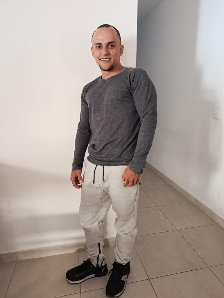 662229810: Chico busca chica en Almería