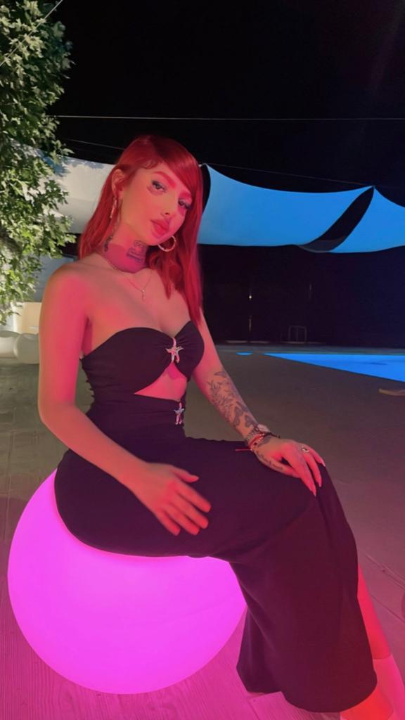 647315397: Chica busca chico en Madrid