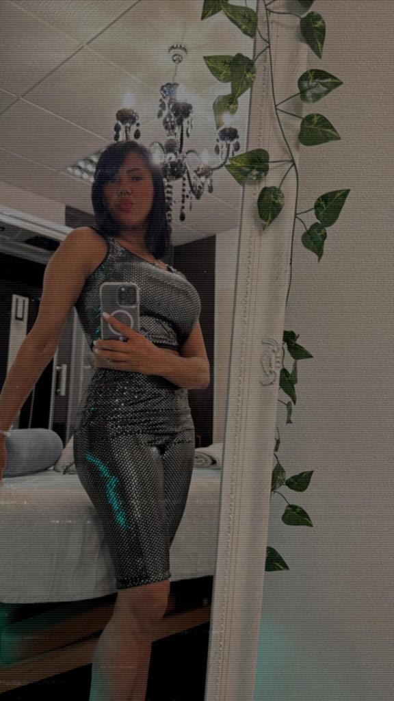 692925674: Chica busca chico en Barcelona