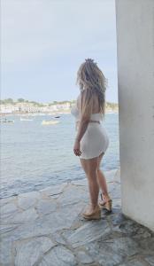 614733210: Chica busca chico en Gerona
