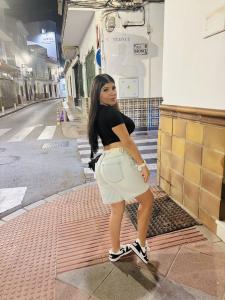 613920755: Chica busca chico en Málaga