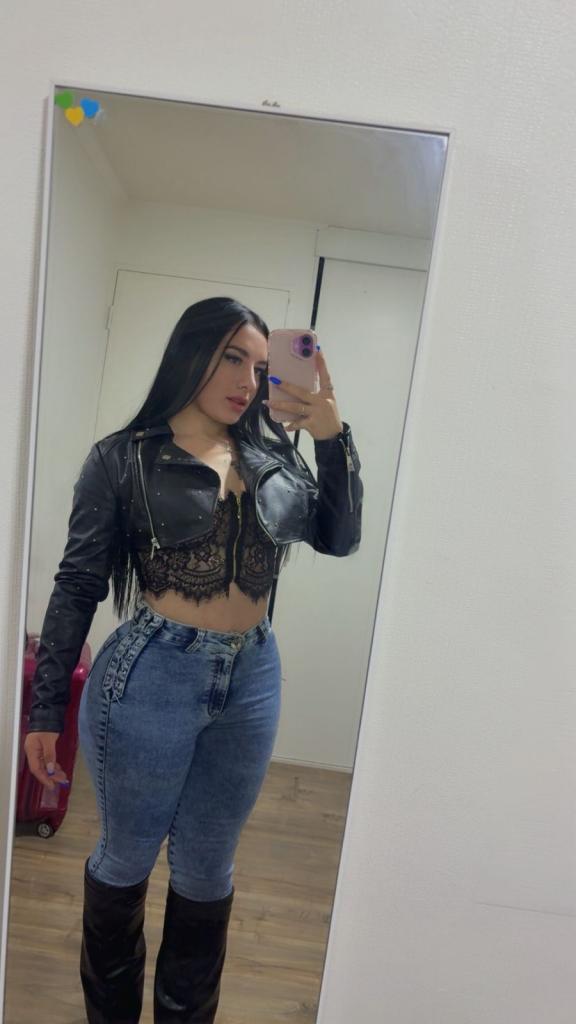 662627995: Chica busca chico en Barcelona