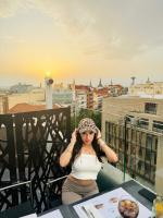 647193091: Chica busca chico en Madrid