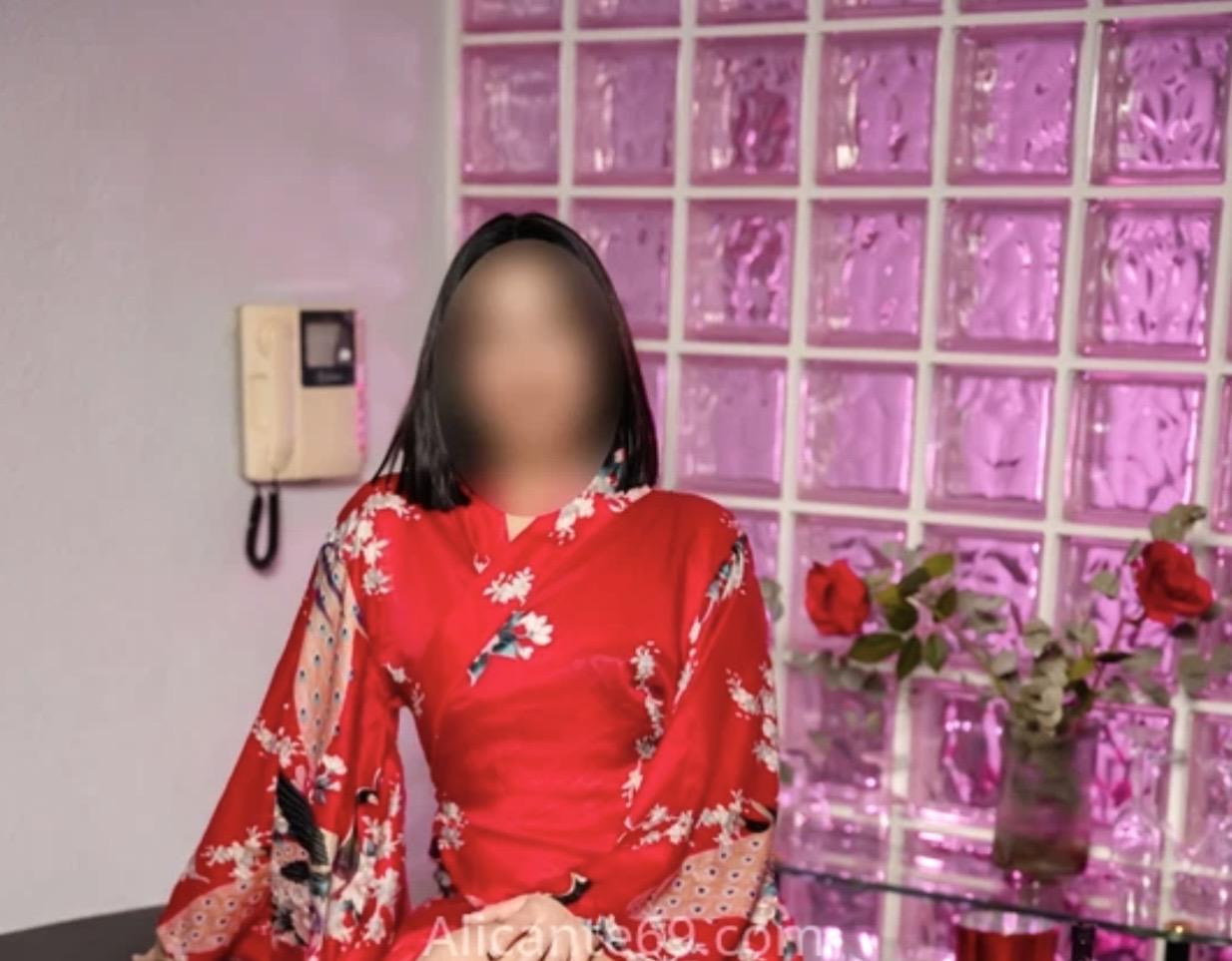 Chica busca chico en Alicante: Chica busca chico