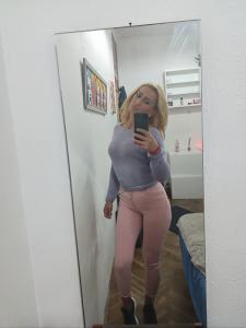 670411778: Chica busca chico en Valencia