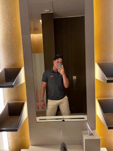 664206272: Chico busca chica en Barcelona