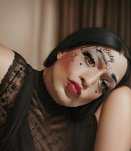 610449484: Travesti en Barcelona