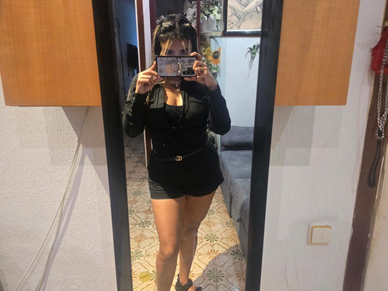 677384953: Chica busca chico en Barcelona