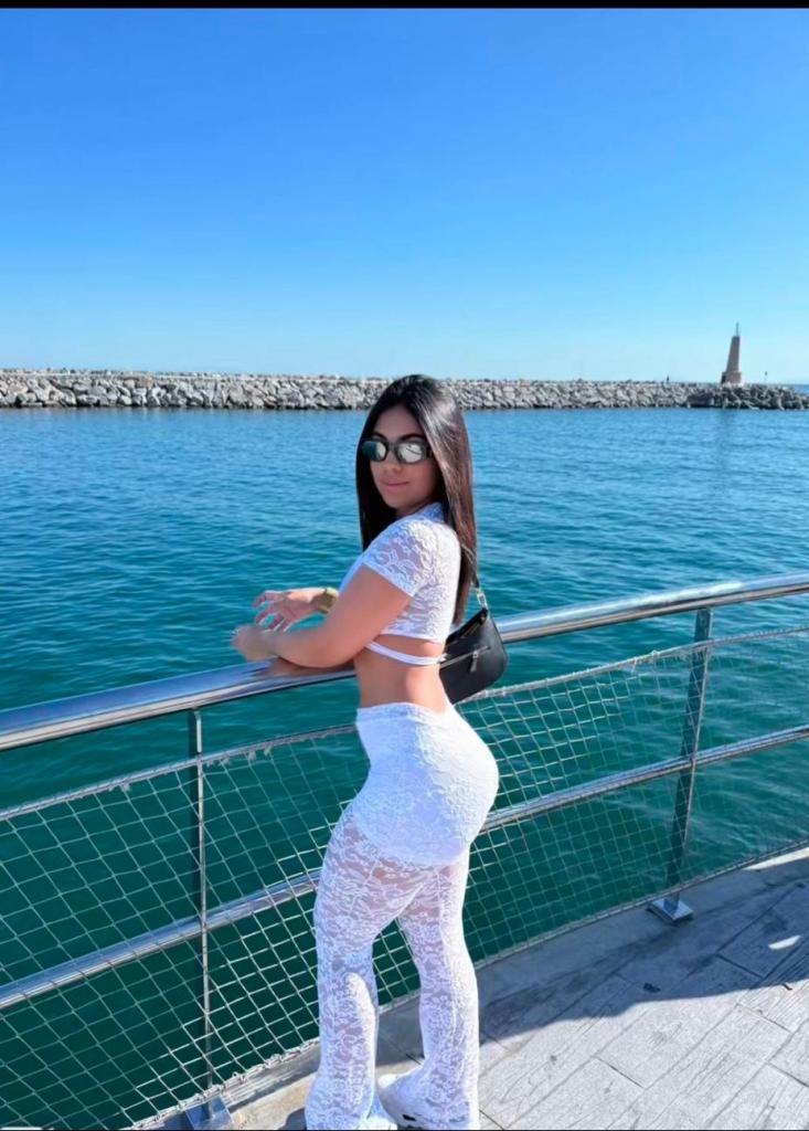 Chica busca chico en Alicante: Chica busca chico