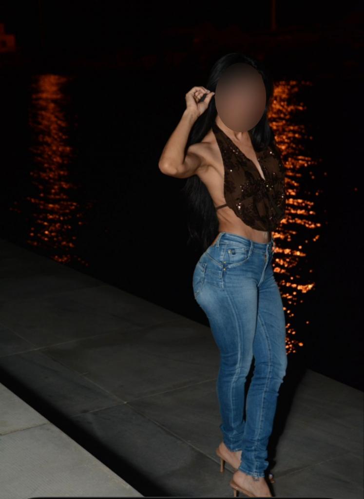 Chica busca chico en Almería: 