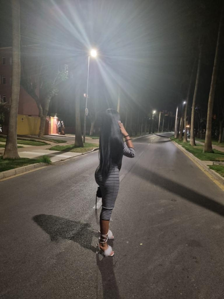 Chica busca chico en Almería: 