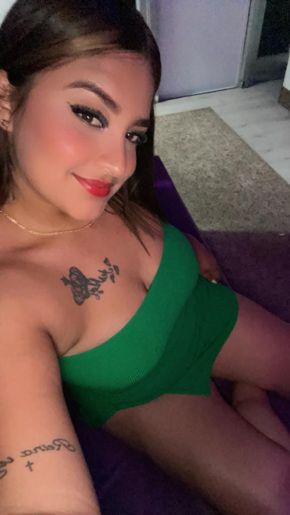 642381697: Chica busca chico en Barcelona