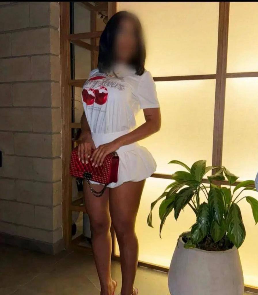 613577364: Chica busca chico en Granada