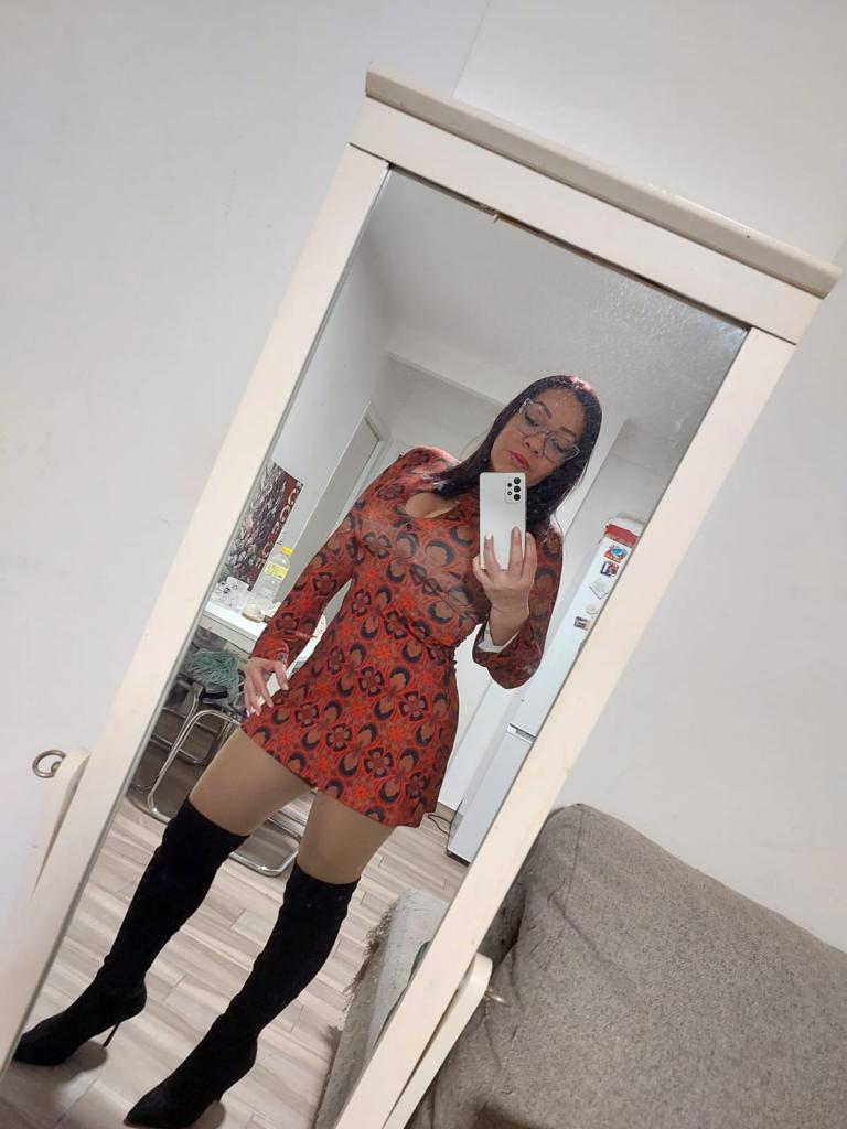 Chica busca chico en Alicante: Chica busca chico