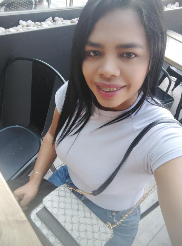 695333736: Chica busca chico en Barcelona