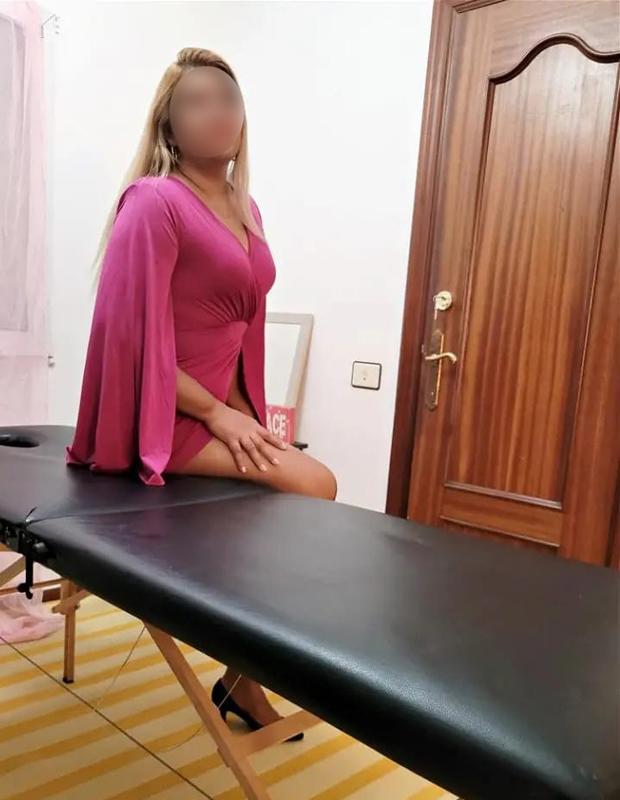 613407780: Chica busca chico en La Coruña