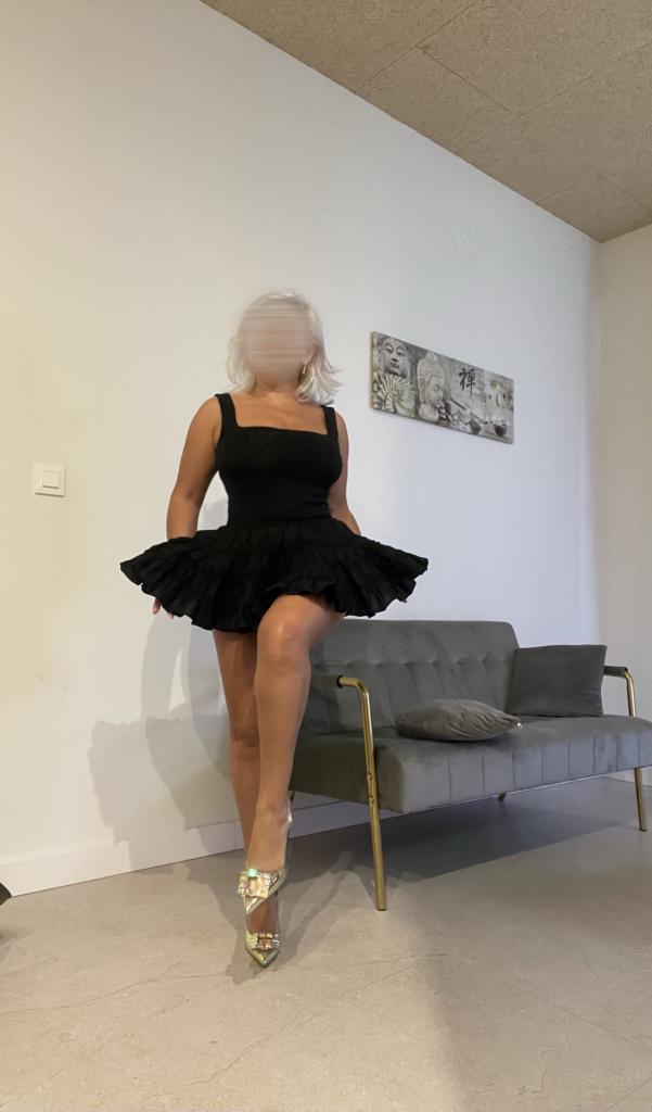657639098: Chica busca chico en Cantabria