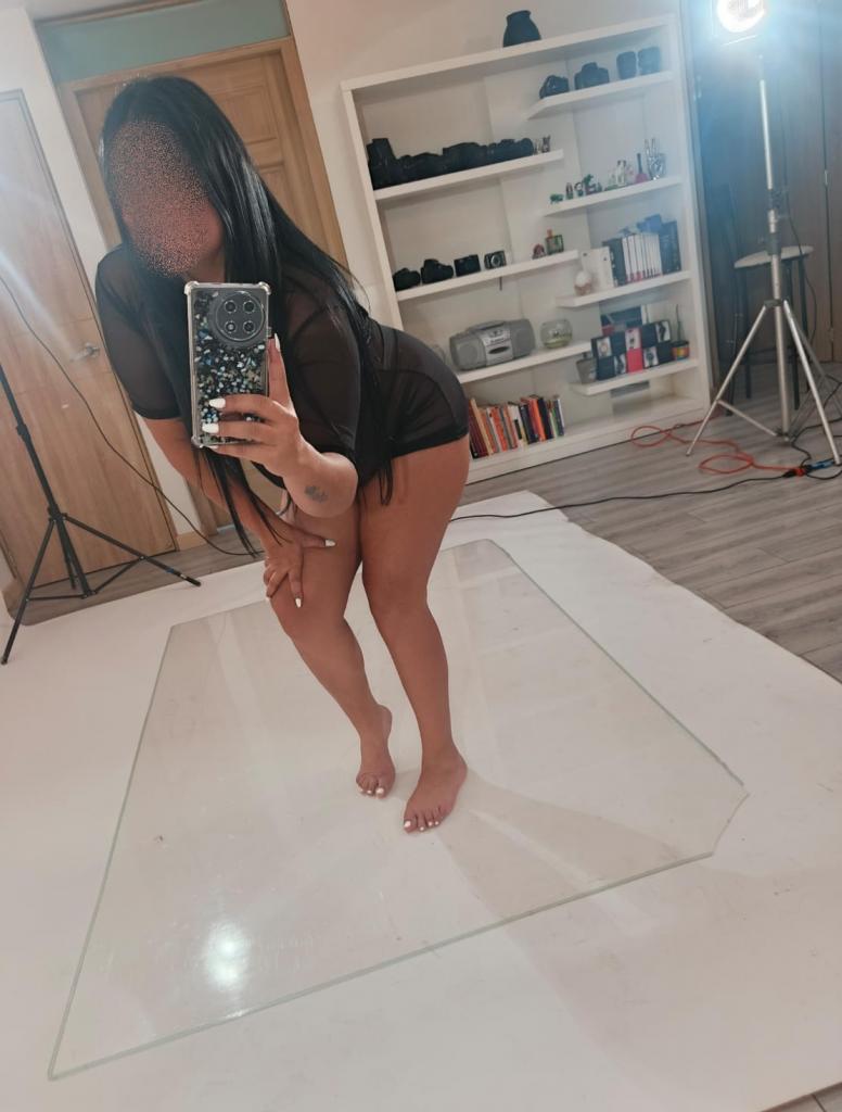 675939471: Chica busca chico en Cádiz