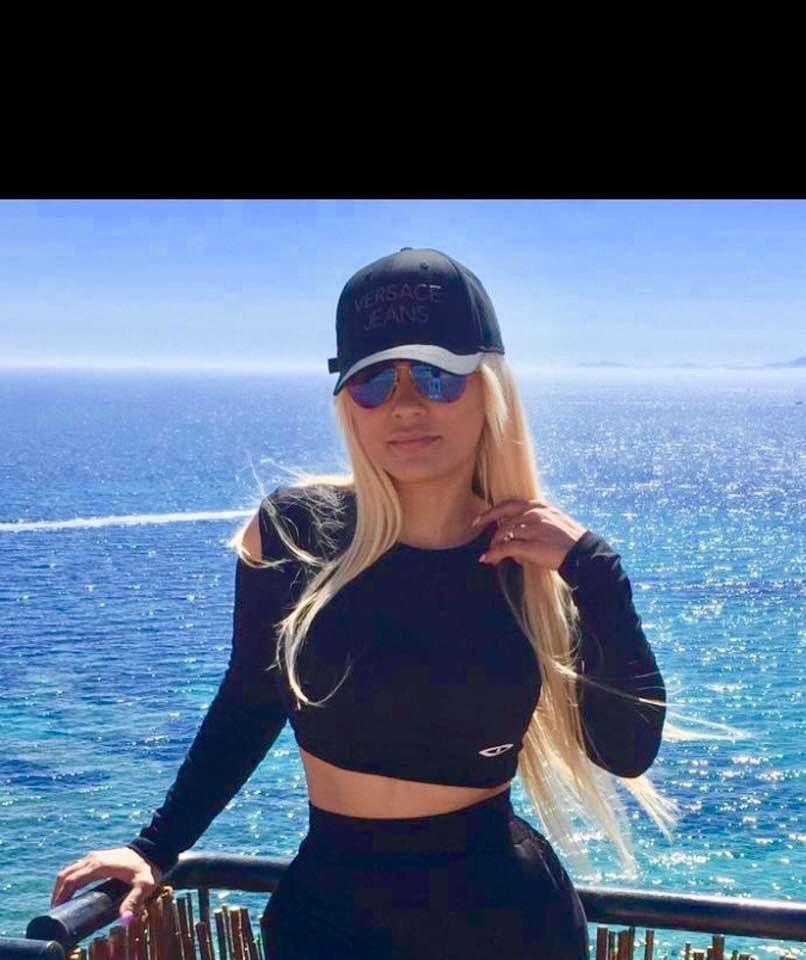 631890940: Chica busca chico en Pontevedra