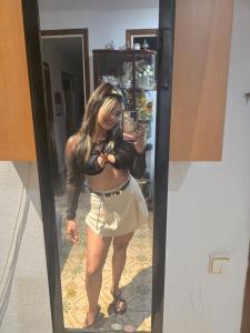 677384953: Chica busca chico en Barcelona