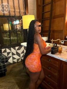 672806201: Chica busca chico en Barcelona