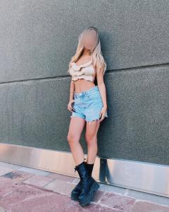 631997569: Chica busca chico en Barcelona