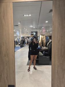 677384953: Chica busca chico en Barcelona