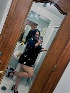 695404105: Chica busca chico en Barcelona