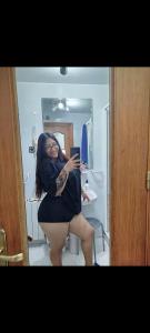 695404105: Chica busca chico en Barcelona
