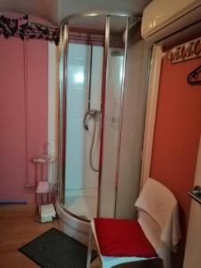 695486874: Chica busca chico en Barcelona