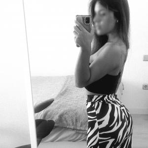631764795: Chica busca chico en Málaga