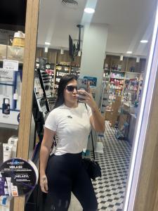 664377893: Chica busca chico en Sevilla