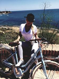 631890940: Chica busca chico en Pontevedra