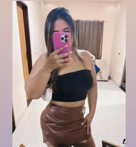631931596: Chica busca chico en Barcelona