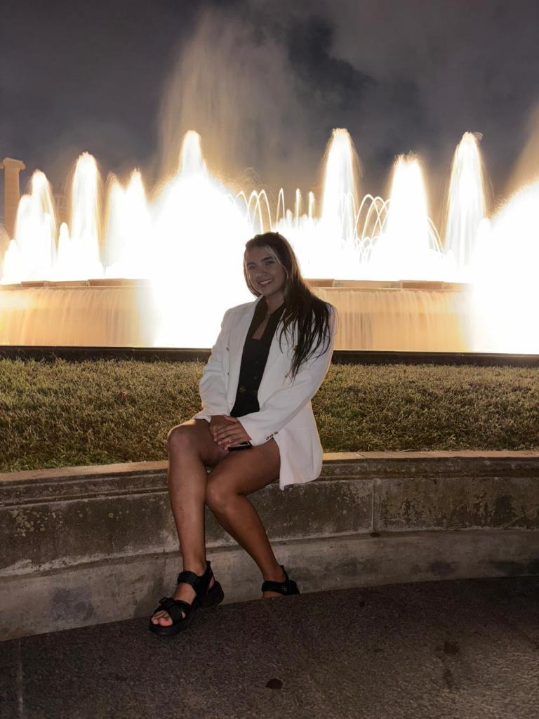 677384953: Chica busca chico en Barcelona