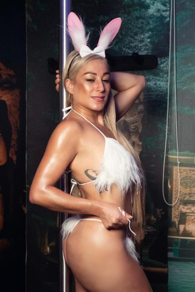 Chica busca chico en Granada: 