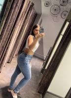 664377893: Chica busca chico en Sevilla