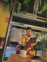 631946865: Chico busca chica en Zaragoza