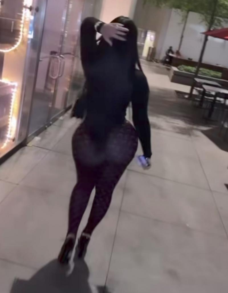 604312546: Chica busca chico en Sevilla
