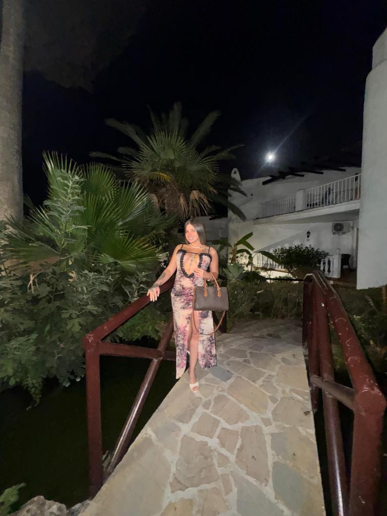 Chica busca chico en Málaga: Chica busca chico