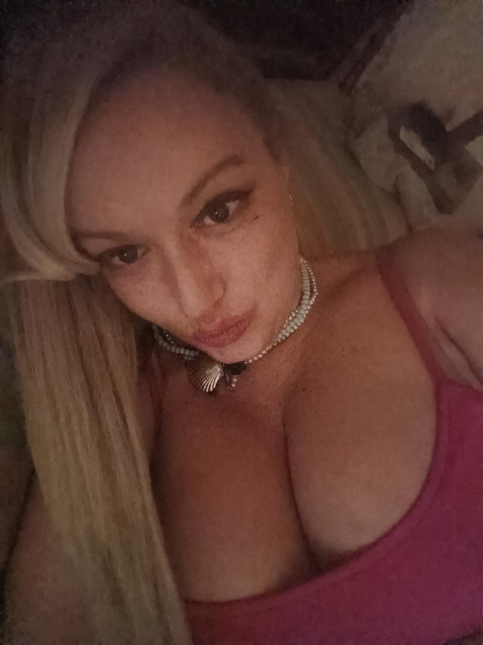 613958151: Chica busca chico en La Coruña