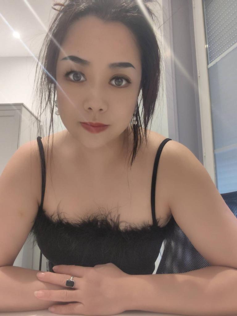 637733285: Chica busca chico en Barcelona