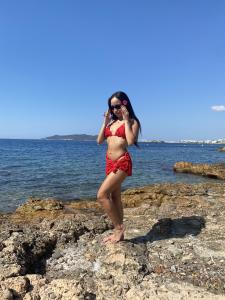 678863513: Chica busca chico en Ibiza