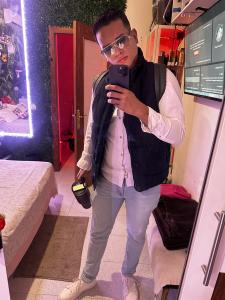 631225566: Chico busca chica en Valencia