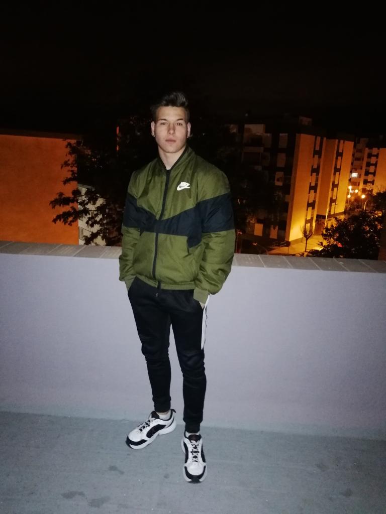 Chica busca chico en Sevilla: 