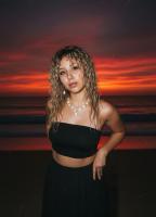 667559427: Chica busca chico en Barcelona