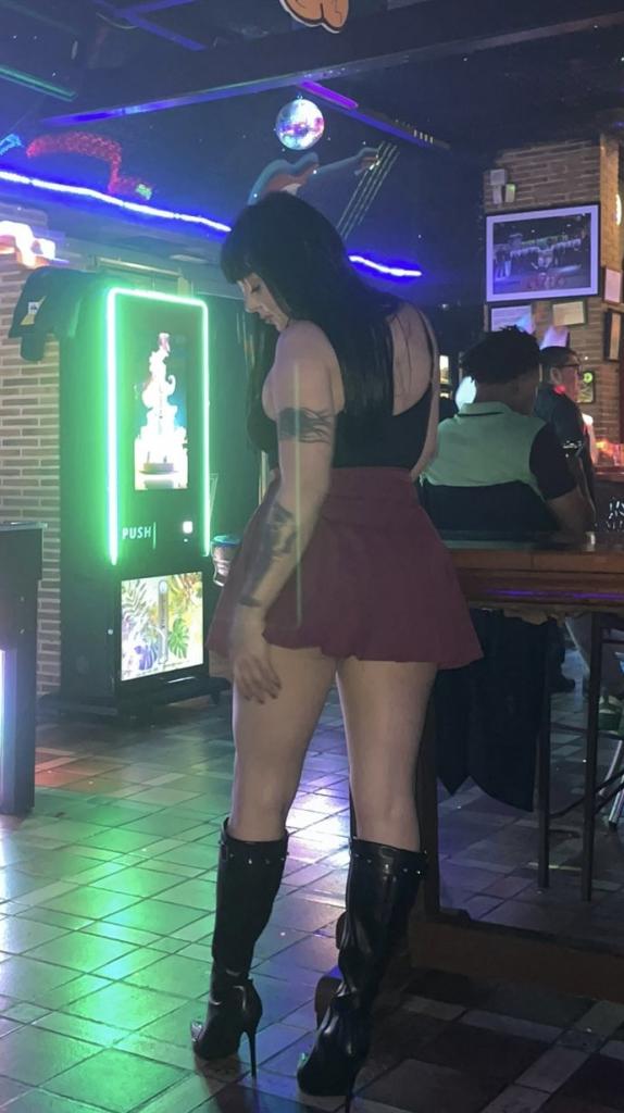 Chica busca chico en Alicante: Chica busca chico