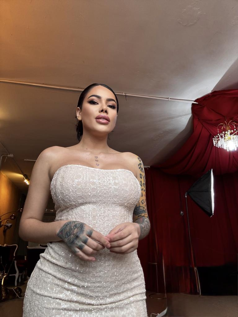 627888135: Chica busca chico en Barcelona