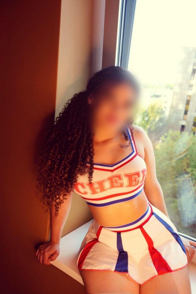 Chica busca chico en Alicante: Chica busca chico